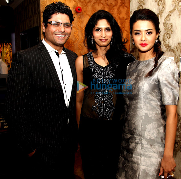 anil kapoor surveen chawla anees bazmee visited libas store in dubai 3