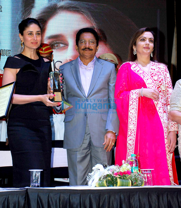 kareena kapoor khan abhishek bachchan grace k c diamond league awards 8