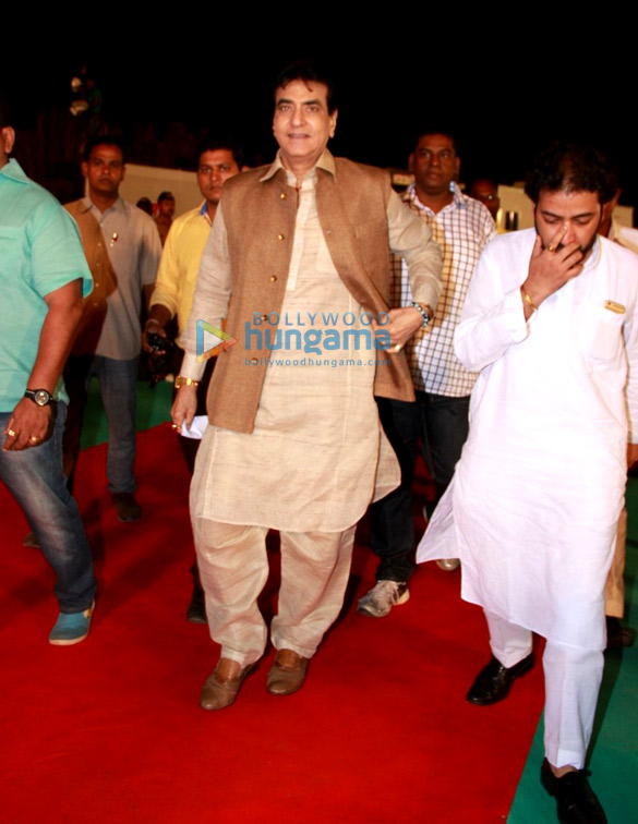 jeetendra at the koli festival which was launched by raj thackeray 7