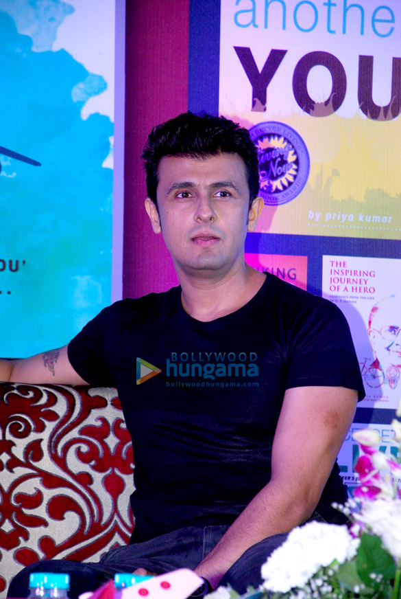 sonu nigam at priya kumars book launch 7