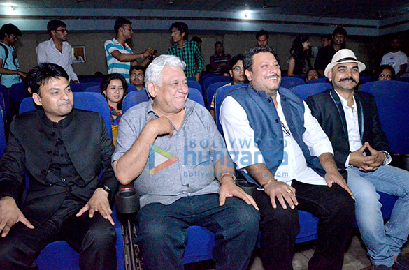 om puri awarded with the lifetime achievement award at iffp 2015 10