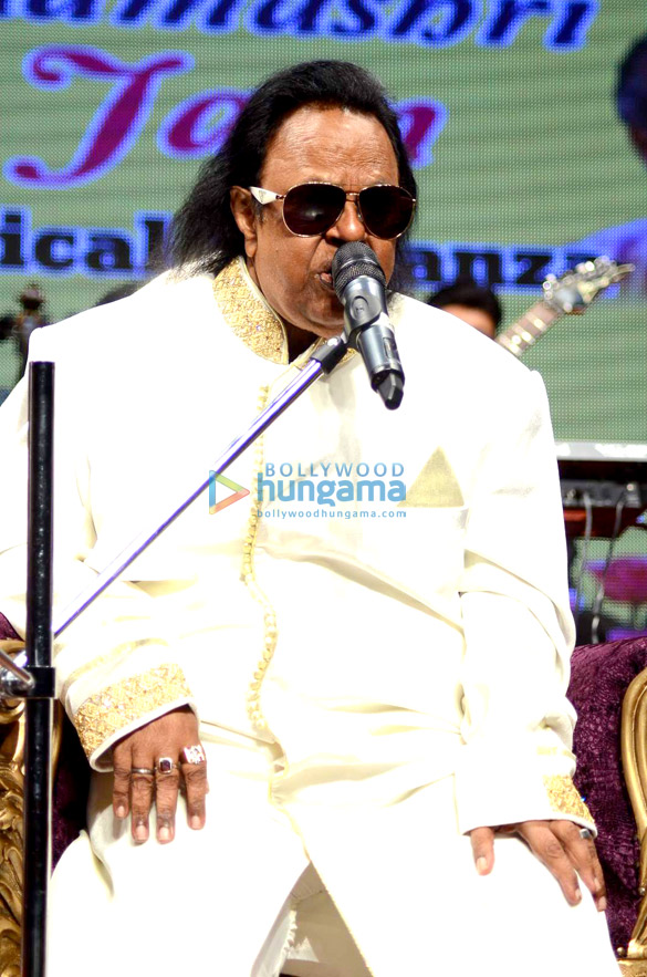 ravindra jain celebrates his 71st birthday with friends and fans 4