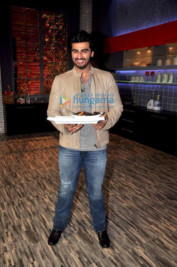 arjun kapoor at farah ki daawat cookery show 19