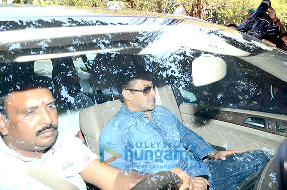 salman khan snapped outside mumbai court before his hearing 6