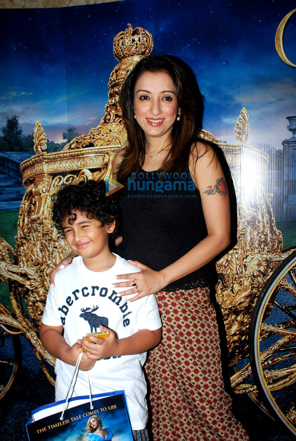 farah khan with her kids at the screening of cinderella 7