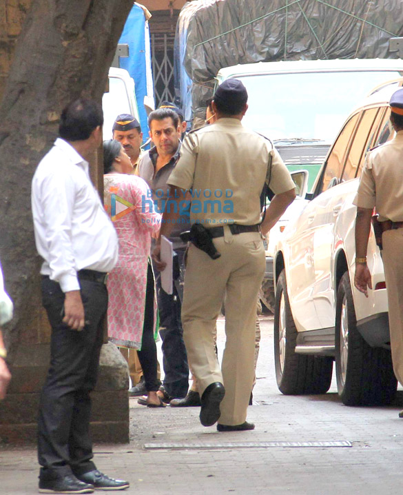 salman khan spotted at sessions court 2