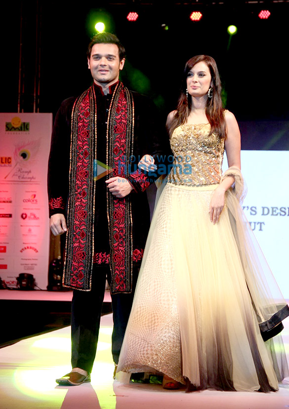 designer preety agarwal showcases her collection for smile foundation charity 5