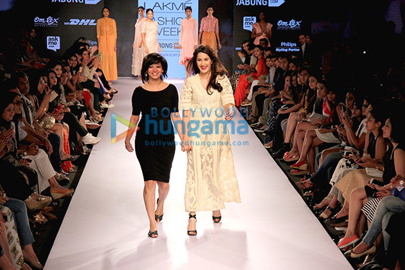 sagarika ghatge walks the ramp for verb by pallavi singhee at lakme fashion week 2015 7