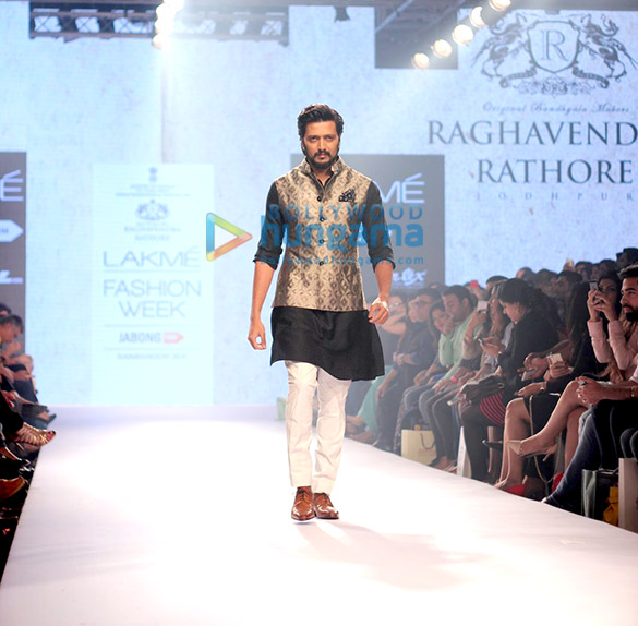 riteish deshmukh walks for raghavendra rathore at lakme fashion week 2015 2