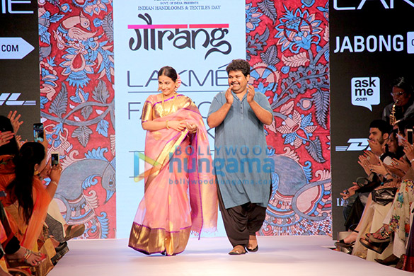 vidya balan walks for gaurang at lakme fashion week 2015 2