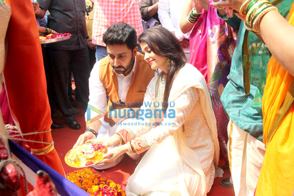 abhishek bachchan aishwarya rai bachchan celebrate gudi padwa at juhu beach 5