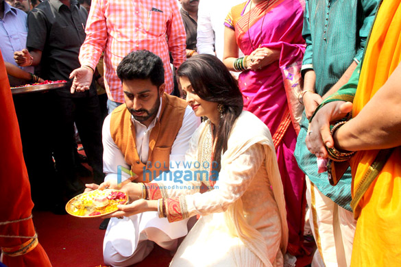 abhishek bachchan aishwarya rai bachchan celebrate gudi padwa at juhu beach 4
