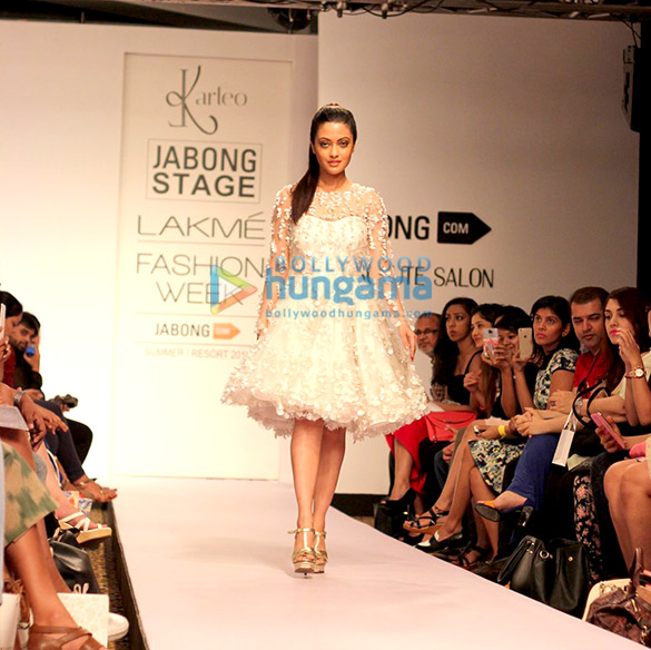 riya sen walks for karleo at lakme fashion week 2015 3