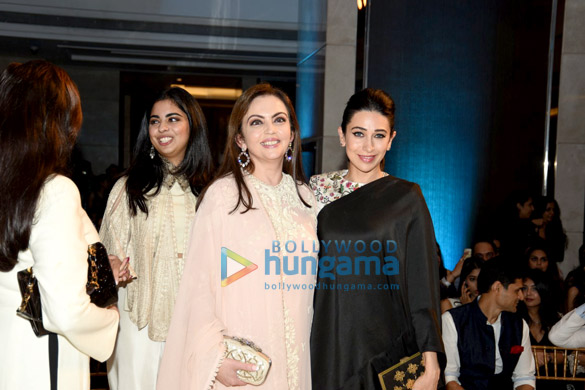 kareena kapoor khan walks for anamika khanna at lakme fashion week 2015 finale 14