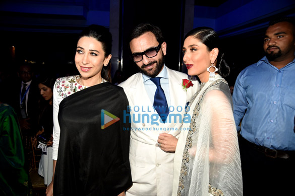 kareena kapoor khan walks for anamika khanna at lakme fashion week 2015 finale 5