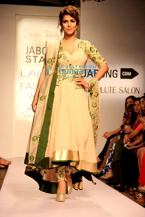 Kiara Advani walks for Shilpa Reddy at Lakme Fashion Week 2015