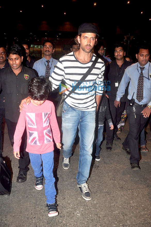 hrithik roshan returns from maldives 6