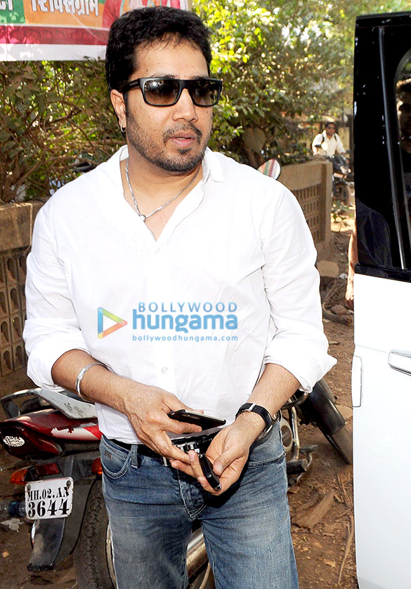mika singh others at singer dilbagh singhs photoshoot for the album bottoms up 19