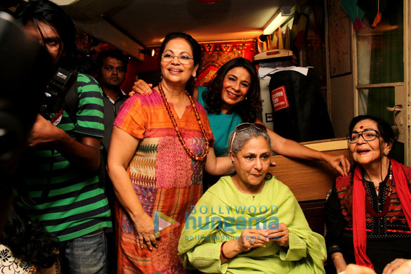 jaya bachchan visits samovar cafe in mumbai 2