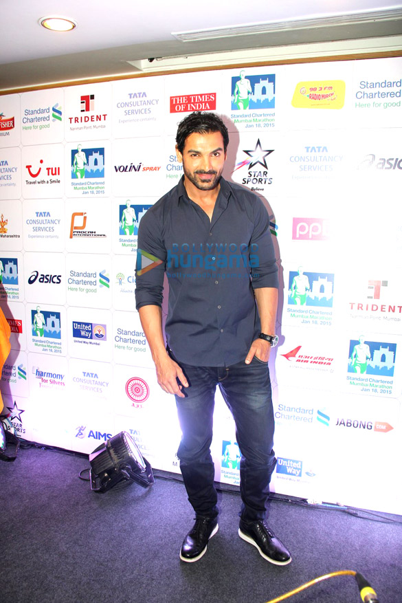 john abraham at standard chartered mumbai marathon charity awards 5