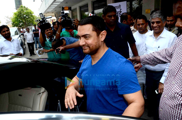 aamir khan salman khan farhan akhtar riteish deshmukh raj thackeray meet to discuss a better mumbai 19