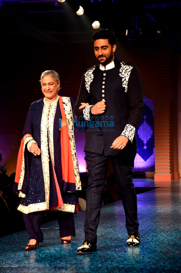 celebs at manish malhotras charity show mijwan 3