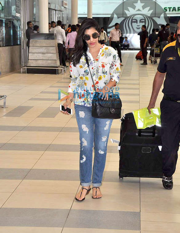 celebs return from planet hollywood launch in goa 7