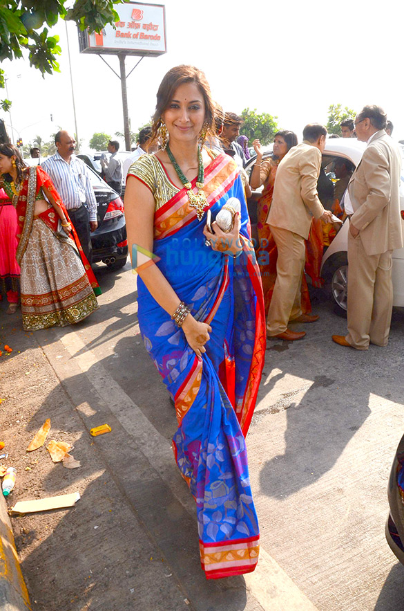 sonali bendre gayatri joshi snapped at a wedding 7
