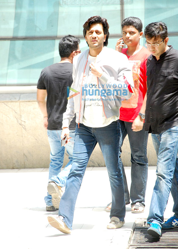 arjun kapoor sonu sood riteish deshmukh huma qureshi jeetendra return from mathura mahotsav 9