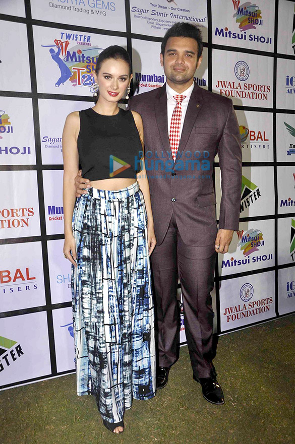 evelyn sharma mahaakshay chakraborty urvashi rautela grace the launch of the mitsui shoji cricket league 4