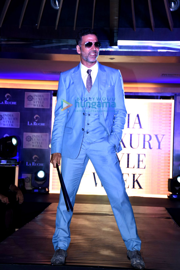 akshay kumar neil nitin mukesh grace the launch of india luxury style week 4