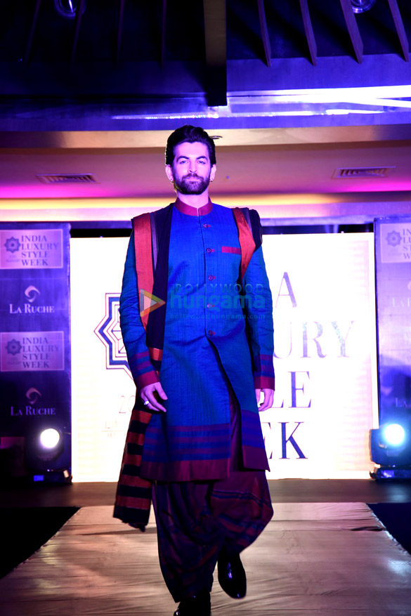 akshay kumar neil nitin mukesh grace the launch of india luxury style week 3