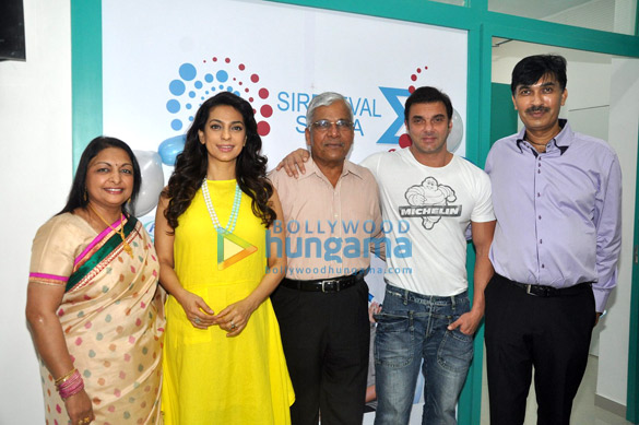 juhi chawla sohail khan inaugurate sirfkeval clinic in mumbai 5