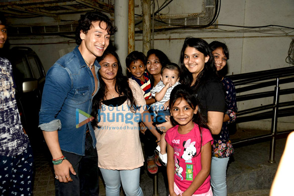 tiger shroff snapped at juhu pvr 2