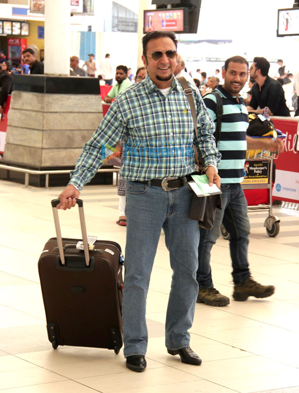 hema malini jeetendra paresh rawal gulshan grover gauahar khan snapped at the domestic airport 5