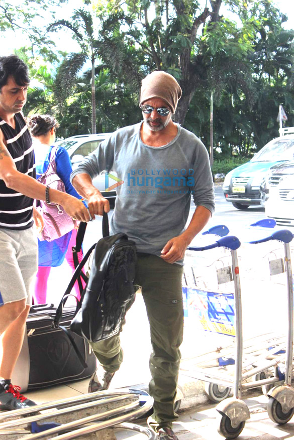 akshay kumar snapped at the domestic airport 7