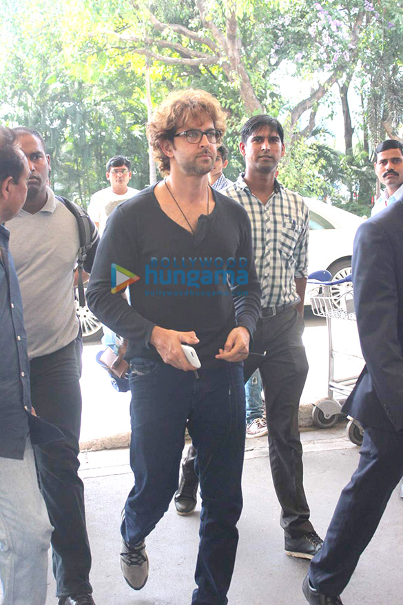 hrithik roshan arjun kapoor others snapped at the domestic airport 7
