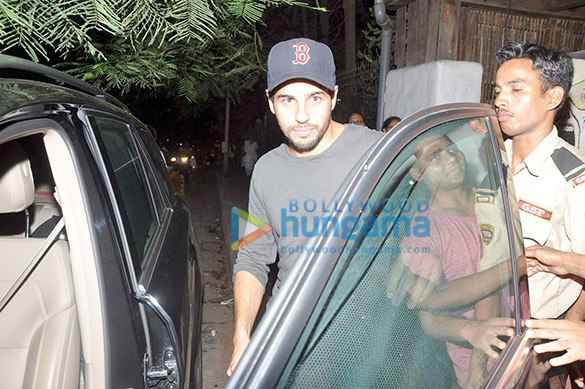 sidharth malhotra snapped outside hakim aalims 2