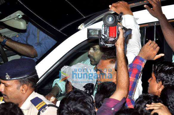 salman khan returns home on bail 3