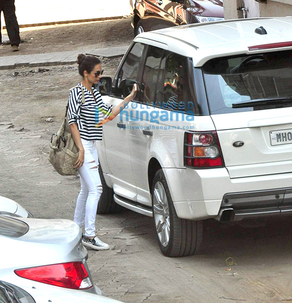 celebs visit salman khan at his house in bandra 3