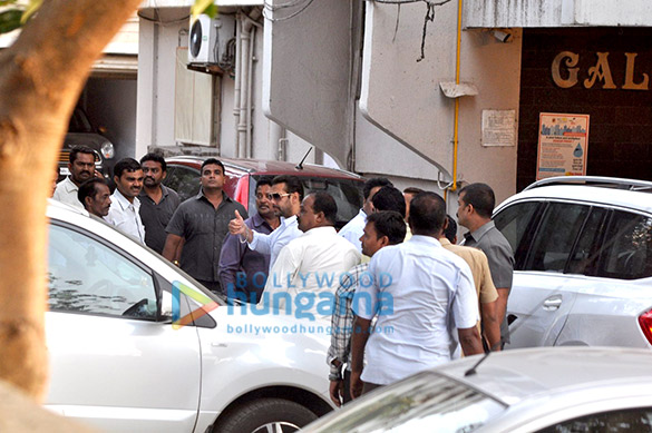 salman khan snapped as he returned home after receiving bail from sessions court 10
