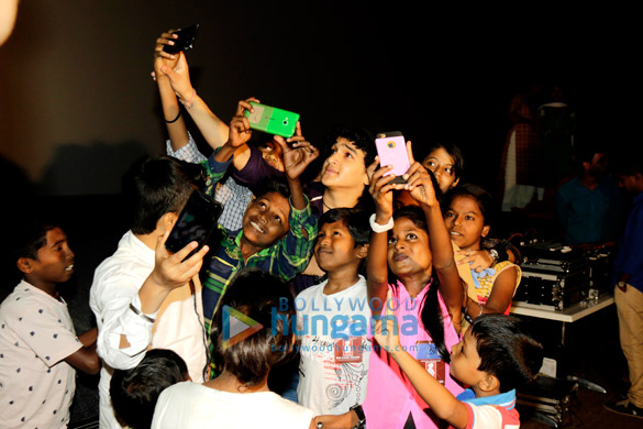 bhumi pednekar ayushmann khurrana faisal khan iqbal khan entertain affected children on 25th year of world thalassemia day 4