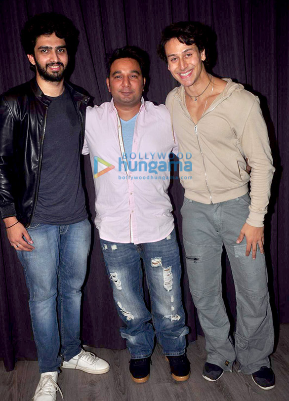 tiger shroff promotes the music video zindagi aa raha hoon main 2