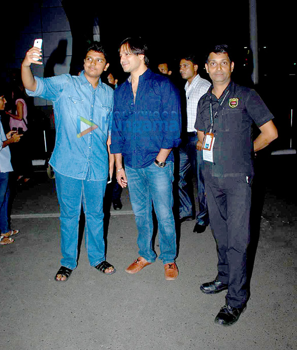 vivek oberoi snapped at the domestic airport 7