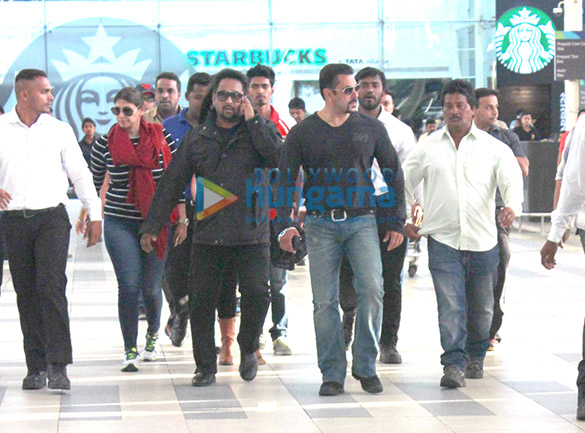 salman khan kareena kapoor khan manisha koirala snapped at the airport 5