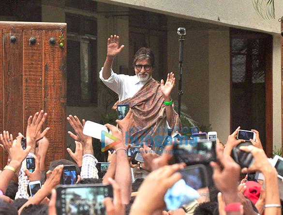 amitabh bachchan snapped at his home as he greeted hundreds of fans 5