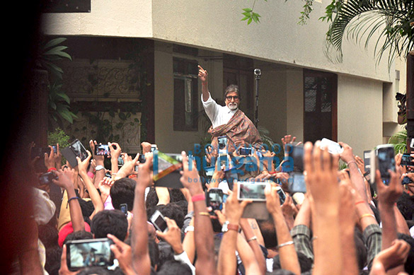 amitabh bachchan snapped at his home as he greeted hundreds of fans 3
