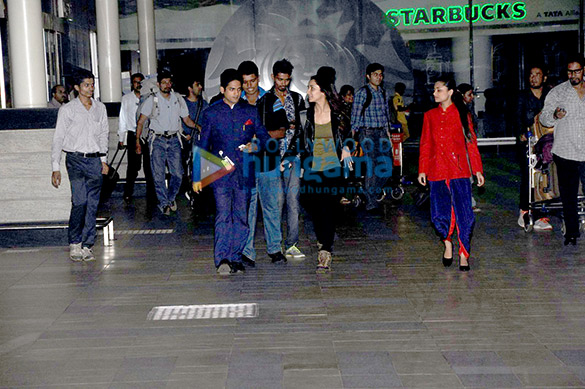 shraddha kapoor snapped at the airport 8