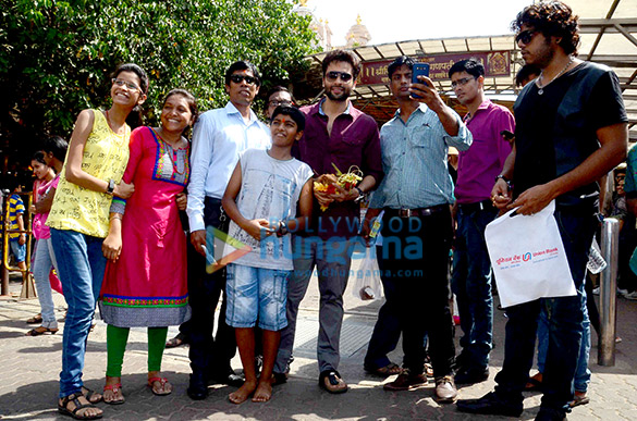 jackky bhagnani visits the siddhi vinayak temple 4