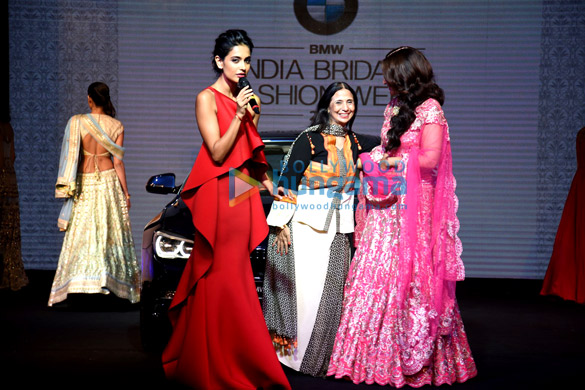 sonakshi sinha unveils the bmw 6 series gran coupe at the india bridal fashion week 5